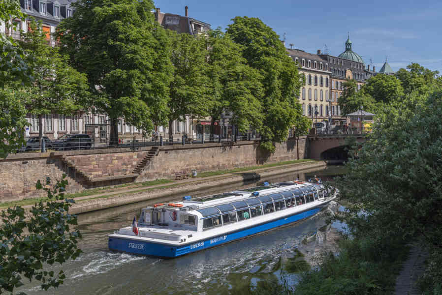 Francia - Alsacia 106 - Estrasburgo - rio Ill.jpg